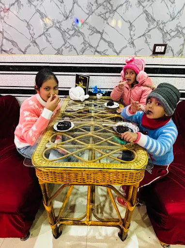 Family dining at Lucky Cafe & Bakers